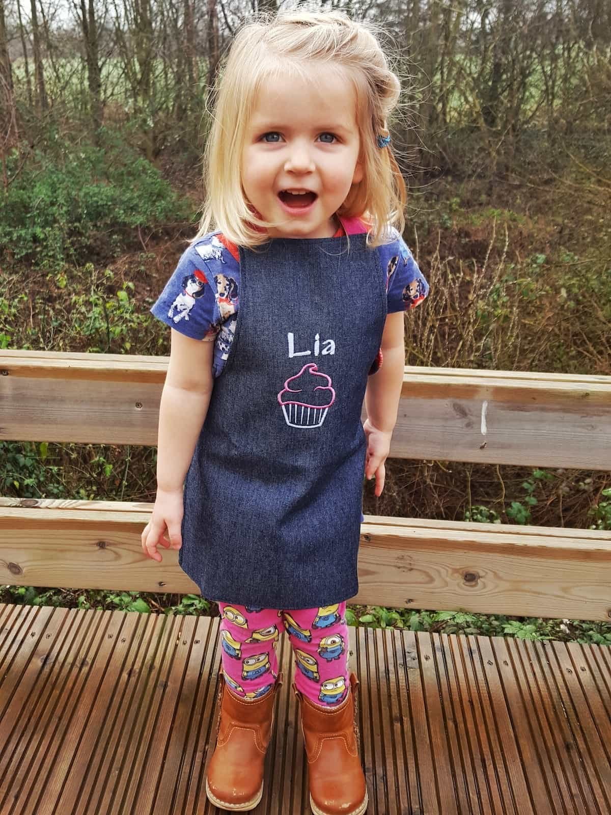 Arty apple focus is on quality, affordability and the personal touch that comes with each item being specially made for the child who will receive it. We have reviewed the personalised girls' aprons and you have the chance to win one. 