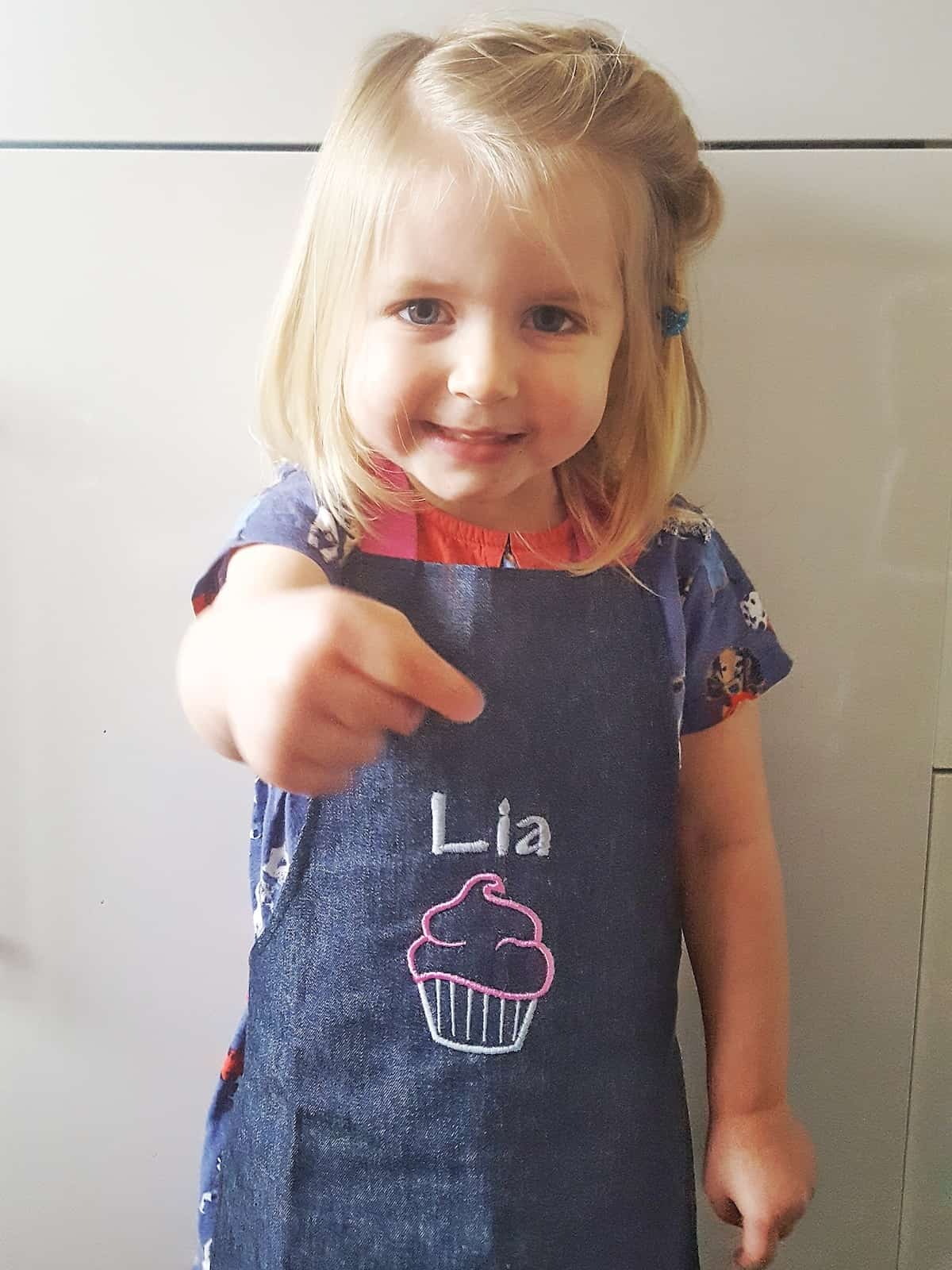 Arty apple focus is on quality, affordability and the personal touch that comes with each item being specially made for the child who will receive it. We have reviewed the personalised girls' aprons and you have the chance to win one. 