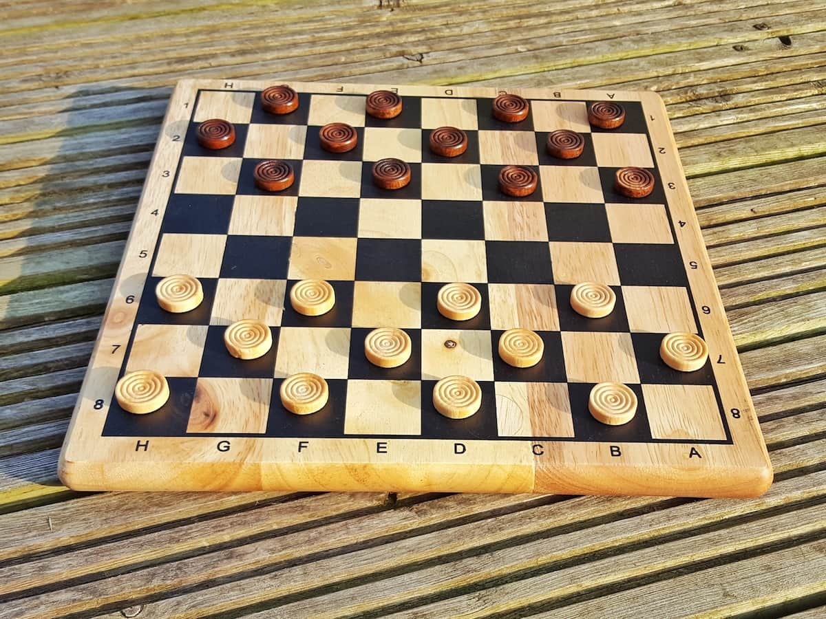 A review of the five in one board game collection from What2buy4kids. The set contains drafts, chess, tic-tac-toe, back gammon and dominoes. All made from wood. 