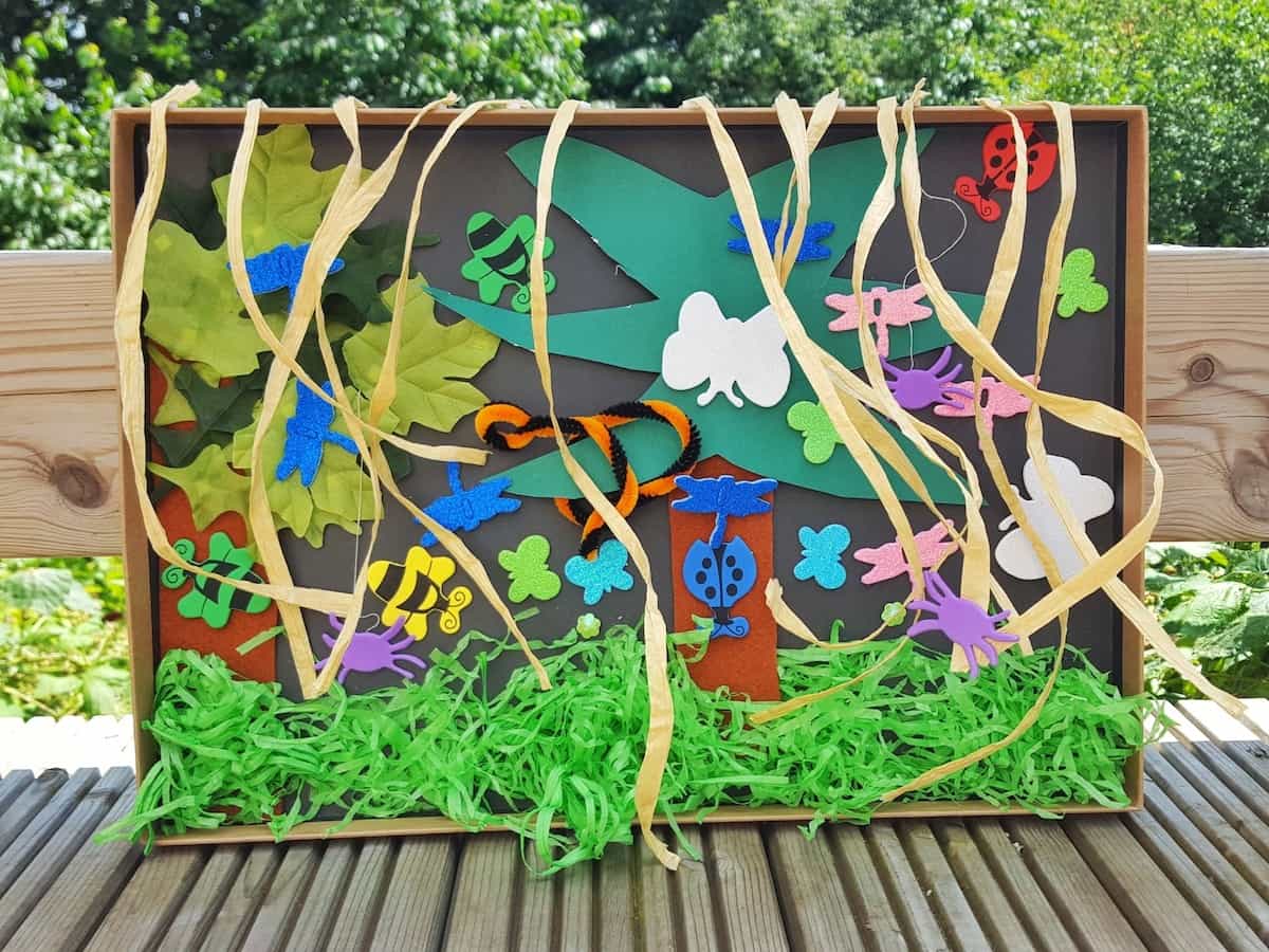 Children's crafts | How to make an easy 3D jungle. This craft is suitable for young children to do alone but under strict supervision due to the requirement to use scissors. A simple but effective craft that makes an impressive 3d jungle. Step by step instructions and materials list included.
