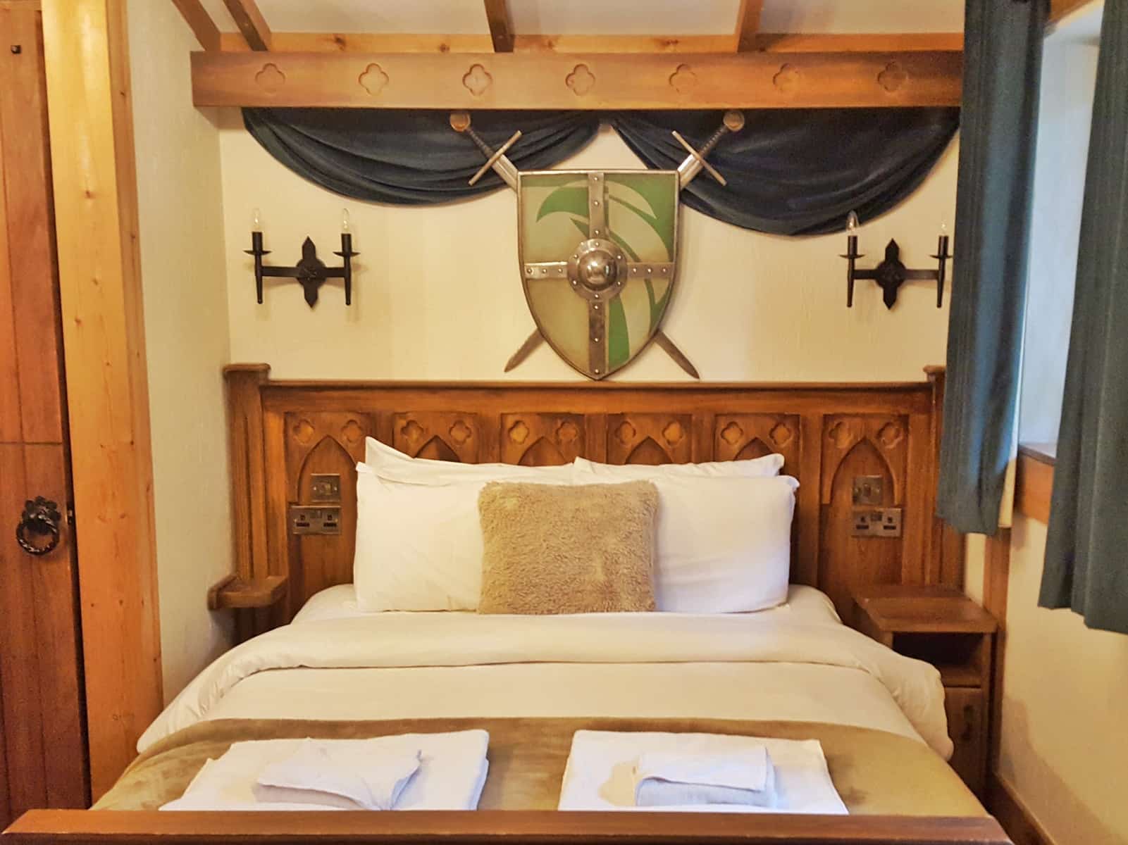 Warwick Castle Knights Lodges bedroom