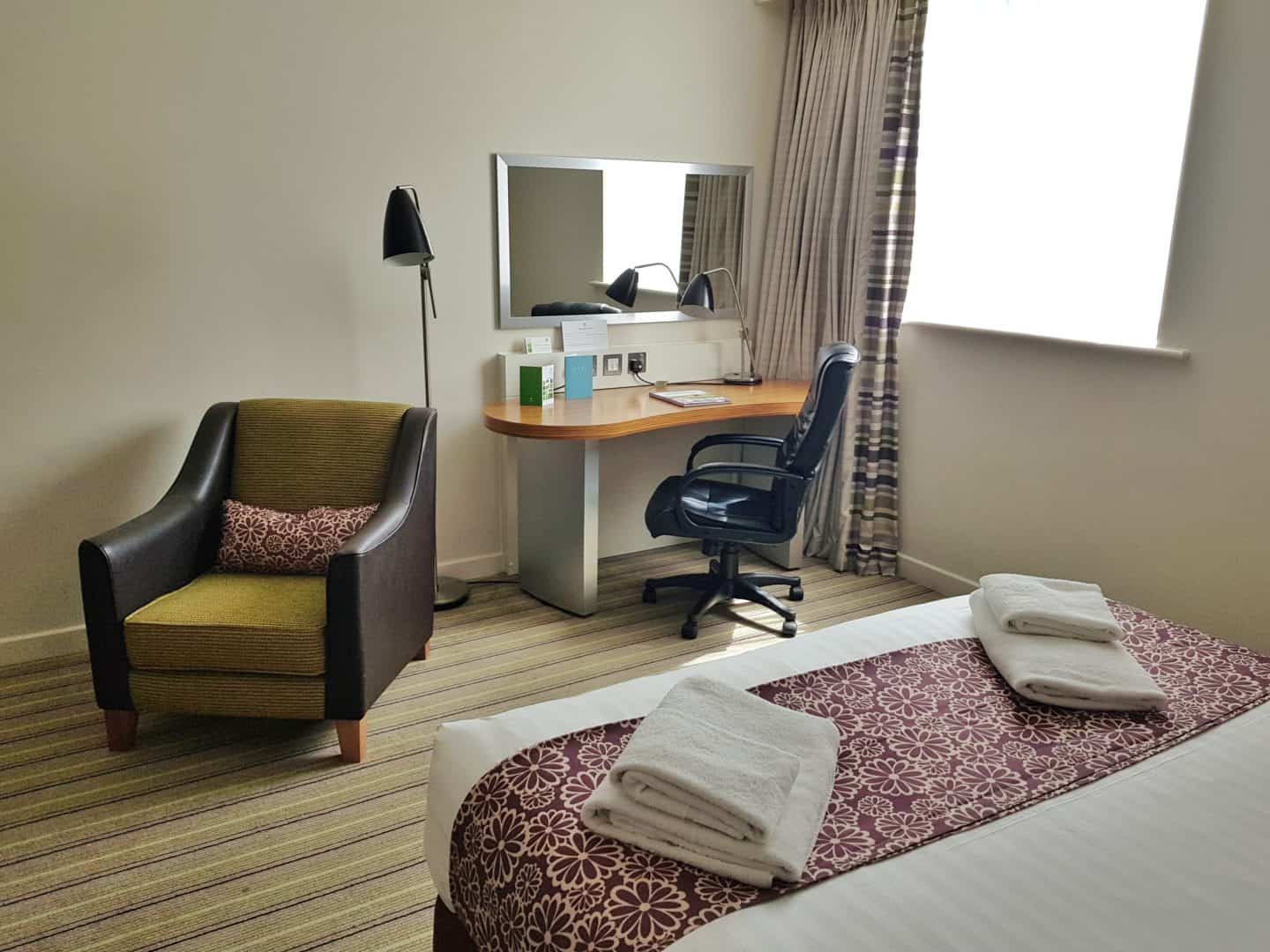 Desk, bed and chairs at Winchester Holiday Inn
