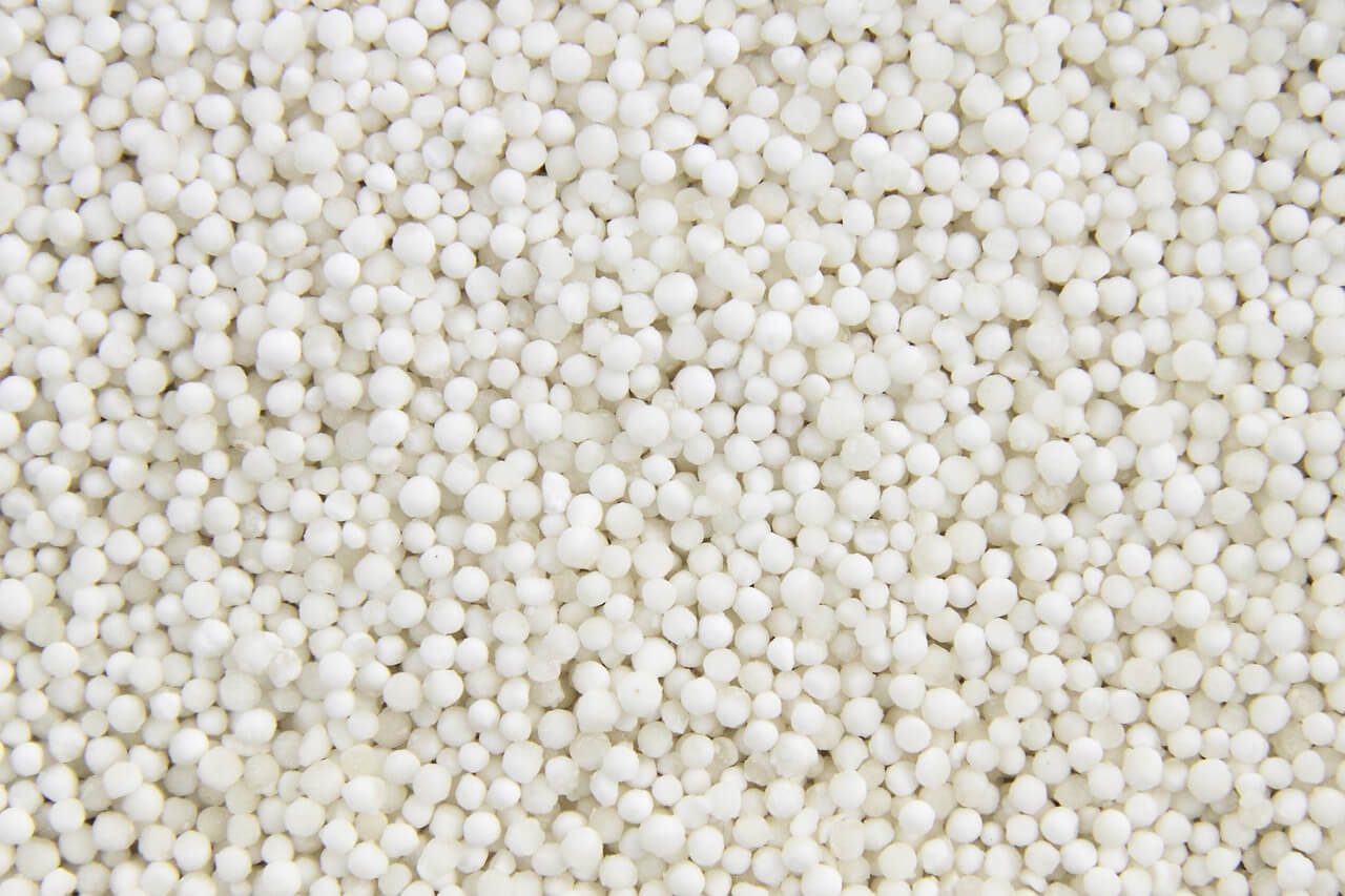photo filled with multiple white tapioca pearls
